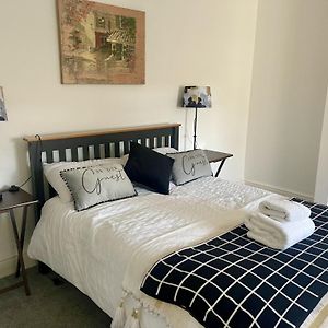 Deluxe Double Room Shower
